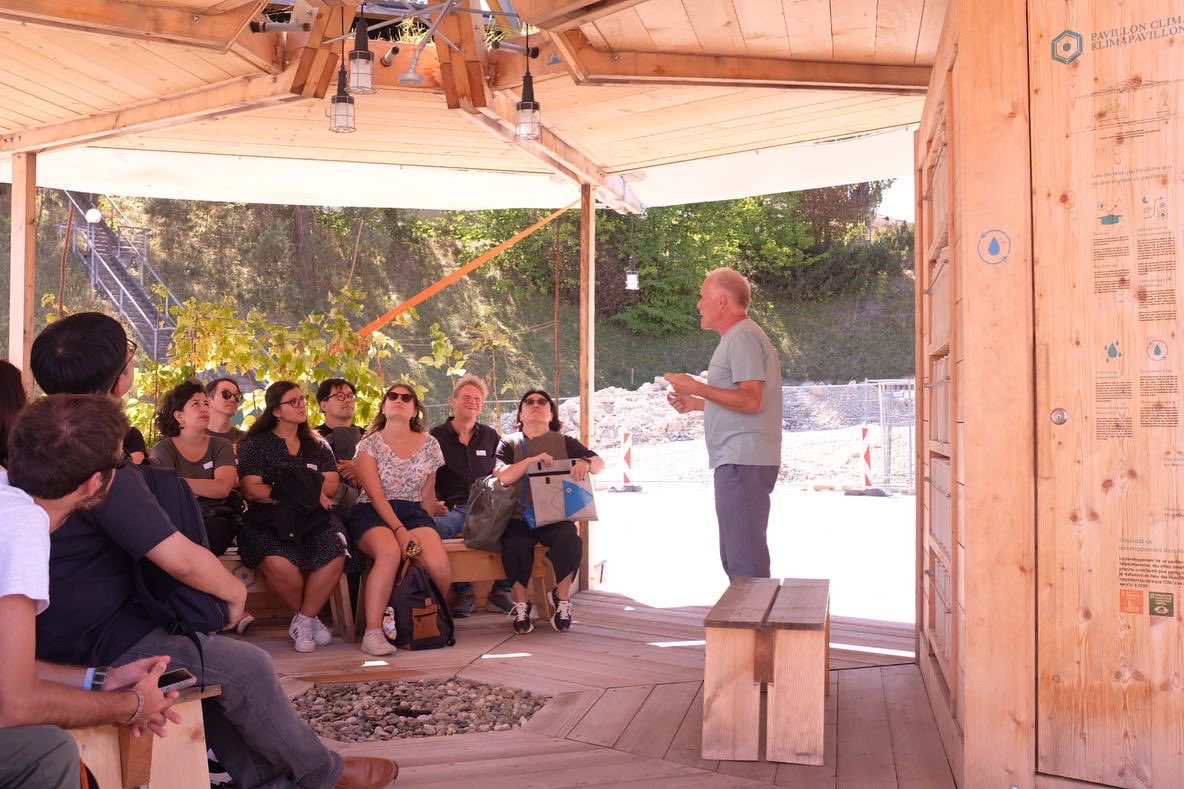 smartlivinglab's tweet image. RESEARCH PROTOTYPES | Swiss-Korean students visiting the #SmartLivingLab had a look at various #research prototypes on the bluefactory site this week:
• Textile Reinforced Concrete pavilion
• Geodesic dome
• DEMO-MI2 climate pavilion
• NeighborHub solar house
© DR #ARCHEST