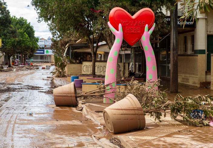 sonal_dhanani's tweet photo. 1.8M+ people have been affected by #FloodsInPakistan and 300k+ of them are living in relief camps across the country. In this #humanitariancrisis, #mentalwellbeing needs are often overlooked and vulnerable individuals face inadequate access to appropriate #mentalhealth support. https://t.co/o6rF4rNZEj
