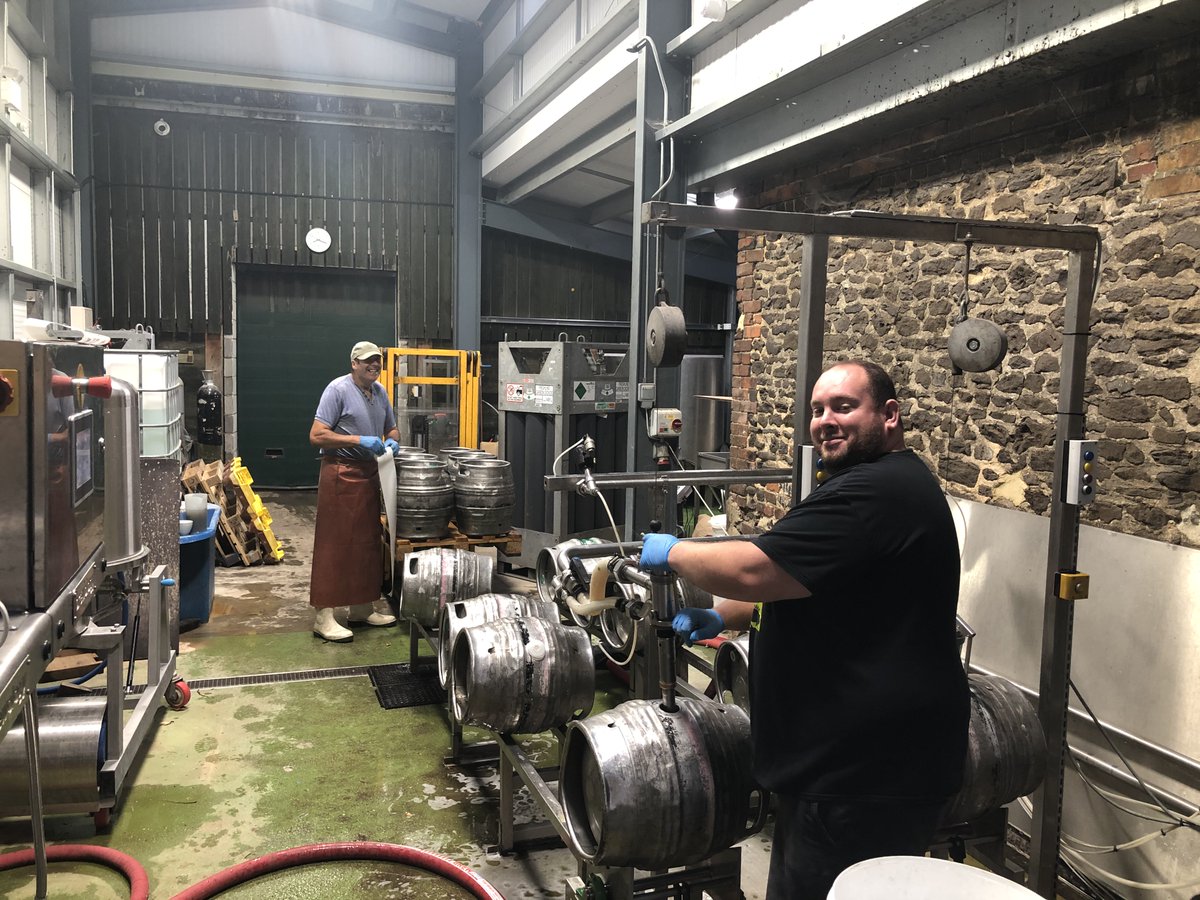 HogsBackBrewery's tweet photo. 🍻🐷🍺RACKING IN THE BREWHOUSE🍻🐷🍺
This morning the brewteam were hard at work racking our latest batch of Hop Yard Pale, available soon in the Brewery Shop &amp; Tap Room. 
-
#caskbeer  #realale  #new  #limitedbatch https://t.co/fjwJcXrmi8