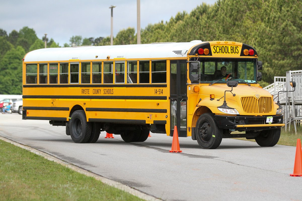 TeaneckTomorrow's tweet photo. The Wheels on the Teaneck Buses Goes Round and Round - https://t.co/Jj7QtsS4E4 #teanecktomorrow #goldbergforcouncil #goldbergforteaneck #hillaryforcouncil #hillaryforteaneck #teaneck #teanecknj #teaneckpublicschools #teaneck #teanecknj #ihearyouteaneck https://t.co/E5QPSwNHBy