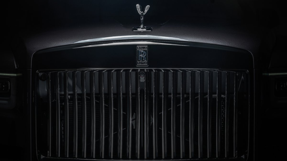 rollsroycecars's tweet photo. Black Badge Cullinan: A Dark and Urban Statement.

Created to satisfy overwhelming demand from younger, more adventurous clients who refuse to be defined by traditional codes of #luxury.

#BlackBage #BlackBadgeCullinan https://t.co/58XQP0Vel5
