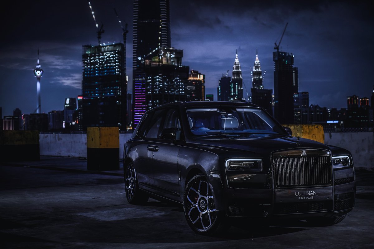 rollsroycecars's tweet photo. Black Badge Cullinan: A Dark and Urban Statement.

Created to satisfy overwhelming demand from younger, more adventurous clients who refuse to be defined by traditional codes of #luxury.

#BlackBage #BlackBadgeCullinan https://t.co/58XQP0Vel5