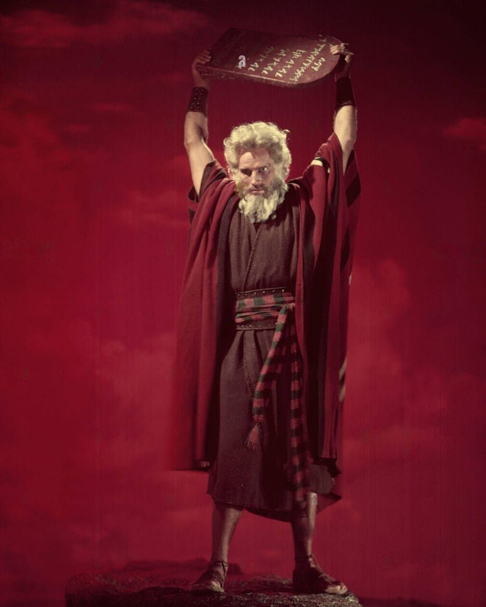 voyeurdatela's tweet photo. "Não pirilamparás a mulher alheia, ou do note... pirimpampalheite... the alheie womane".

Lauro Dérmio, 1997.

#thetencommandments #cecilbdemille #charltonheston #pirilampo #laurodermio #hermanjose #hermanenciclopedia https://t.co/VEZwSwS45m