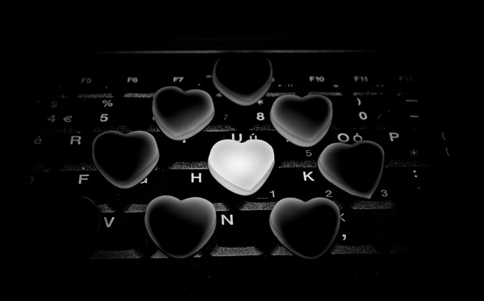 EssexTS's tweet photo. Avoid online romance scams - Be cautious if they immediately want to get you off the dating site &amp; onto a messaging app #RomanceAwarenessMonth #CatfishMonth https://t.co/jvO6gK39nk