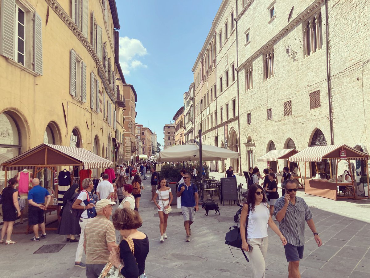 Vivi la città con #sbaracco 🛍🌦🌈

⭕️ venerdi 26/sabato 27 agosto 

#perugia #perugiacentro #estate2022
