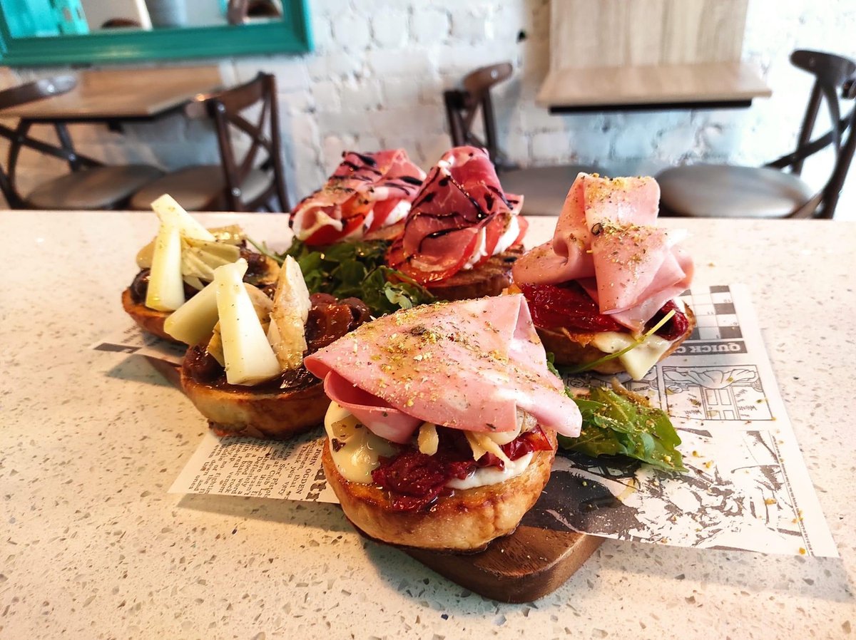 carlisibar's tweet photo. Your perfect Bank Holiday looks like this... Our beautiful bruschetta use only the finest Italian products so you get the true taste of Italy! 

Don't forget we have live entertainment in the bar this evening from the fabulous Vicky Oxley!

#sharingboard #charcuterie #italy https://t.co/dY08x5TAsA