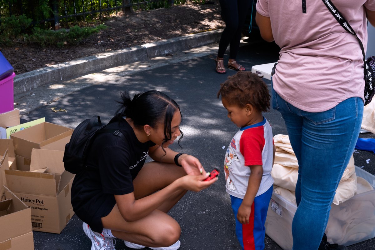 HelpingMamas's tweet photo. Our favorite thing at our distribution events is to see the children we get to serve! From babies to teenagers, we love serving these amazing kids and their families.
.
.
.
#HelpingMamas #BabySupplyBankGA #EveryDiaperCounts #HMATL https://t.co/J5euGMsETo