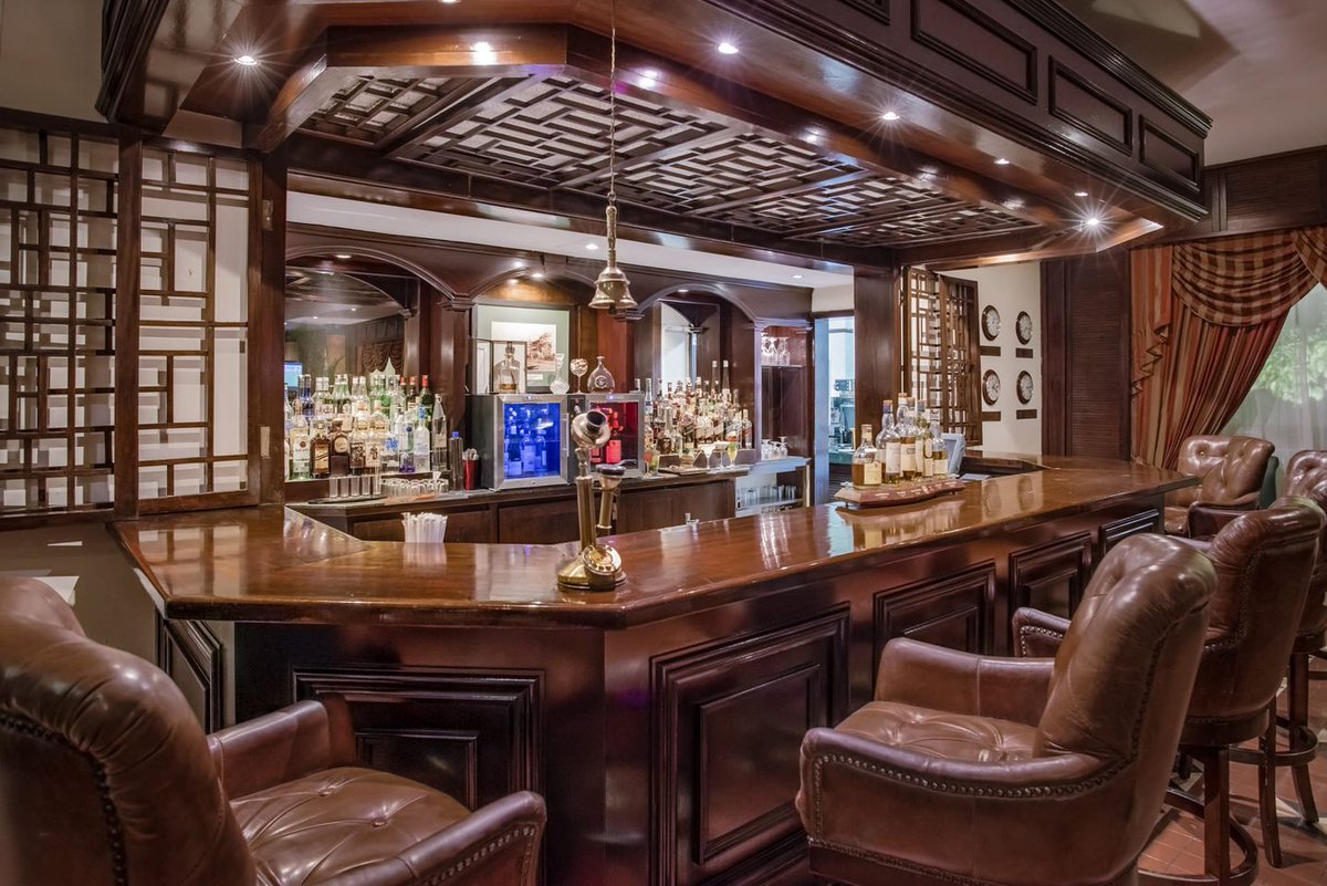 SarovaHotelsKen's tweet photo. Elegance is always in the details. Catch up over a drink at #TheExchangeBar  at Sarova Stanley surrounded by refined and tasteful décor and ambience.

For inquiries WhatsApp us on +254 715111666 | Call  | Centralreservation@sarovahotels.com https://t.co/zRPhXtGBzM