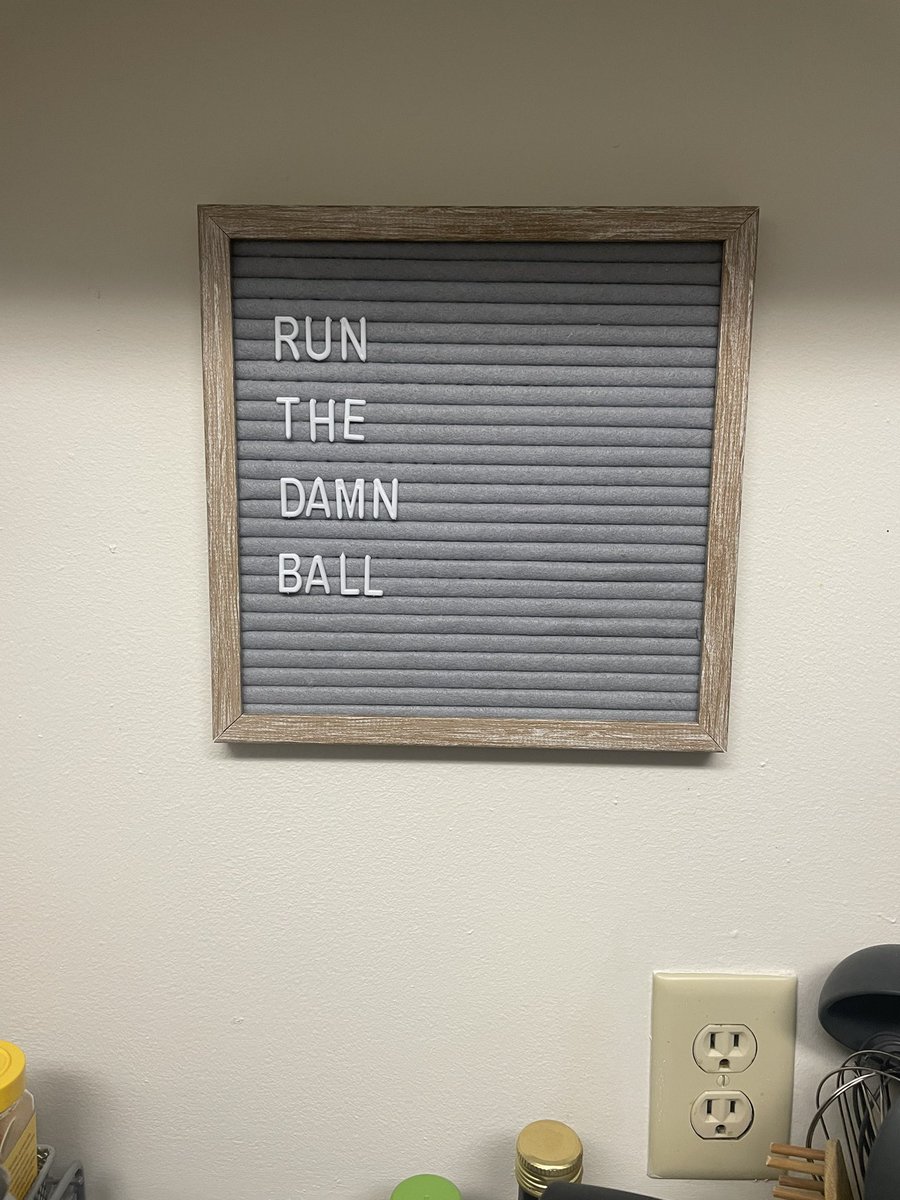 CoachWaring's tweet image. Woke up and saw this in the kitchen this morning. Clearly the wife is buying in to the culture. #LsUpAnchorDown 🌊🍀⚓️