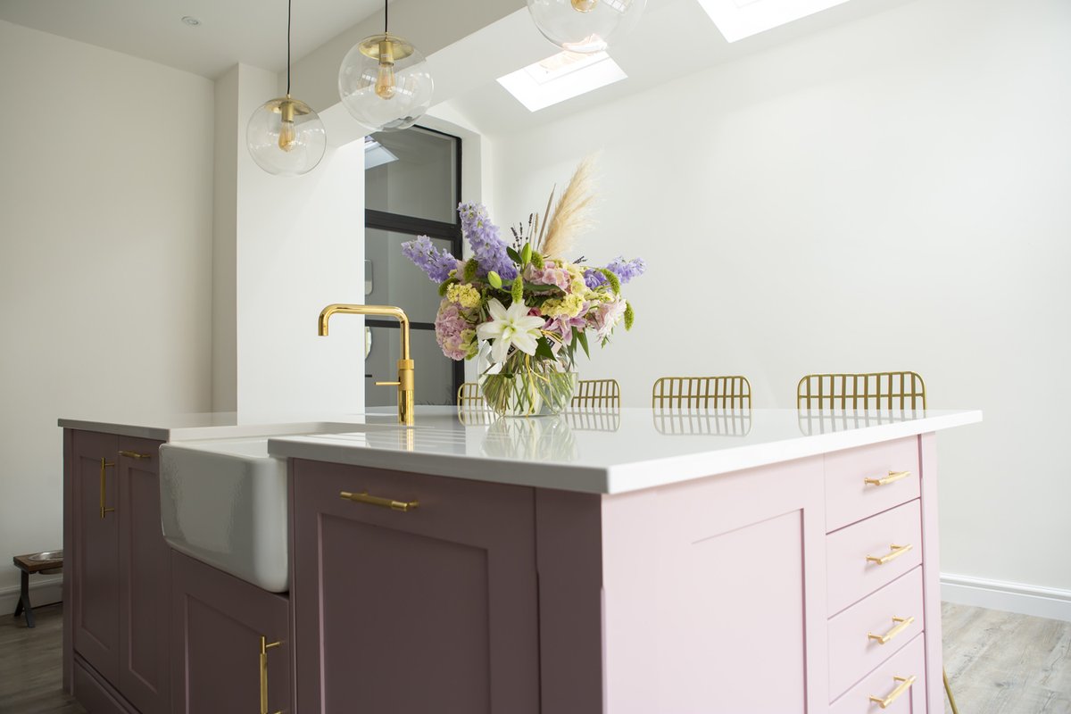The beauty of this #kitchen by @GardinerHaskins is in the detail. Gold elements are cleverly placed throughout the design, including the sink, #pendantlighting, #brasshandles and seating, flawlessly tying the space together. Learn more here: bit.ly/3SVNkdl #kitchendesign