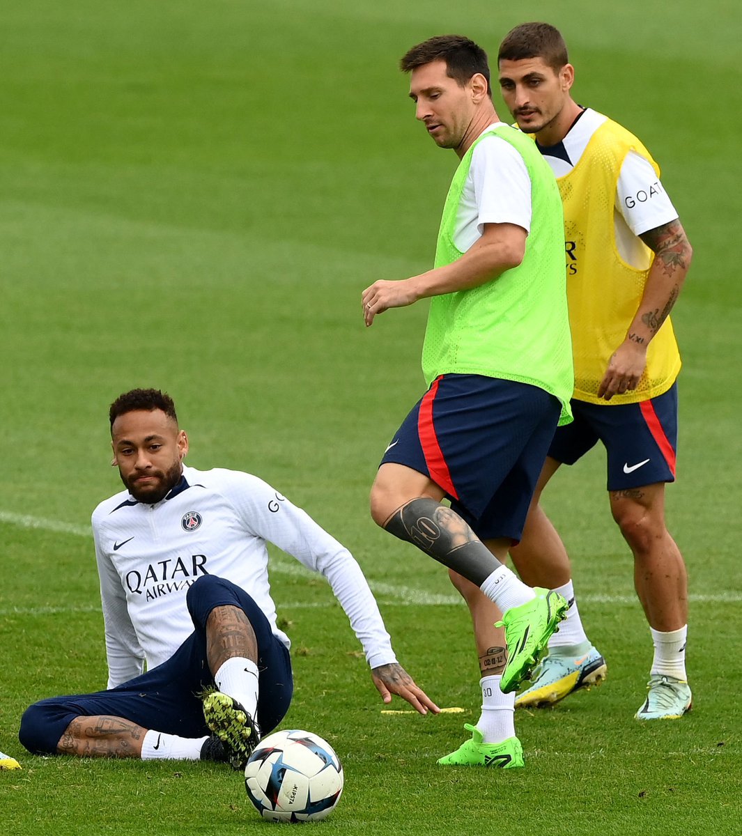NeymarXtra's tweet photo. Neymar Jr in training today 🏃‍♂️💨 https://t.co/wTLr7W4tnV