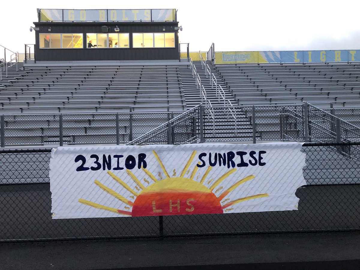 MurrayMKTG's tweet photo. 2nd Annual Senior Sunrise for all of our Lightridge Seniors 😊⚡️ https://t.co/I8nf5yfVvC