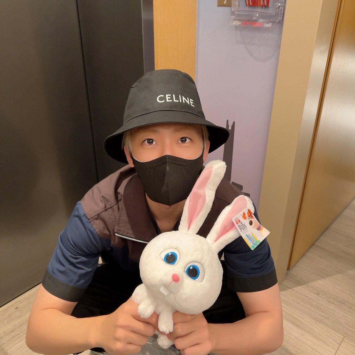 abiyyasm's tweet photo. @aestrajingga Haiii! Kenalan yuk sama Abiy? 
Abiy biasanya suka ngajakin nobar... 
Nanti mau nonton bareng sama Abiy gak? Kalian suka film genre apa? Hihiww 🐰 https://t.co/kFOdX0I9Cd