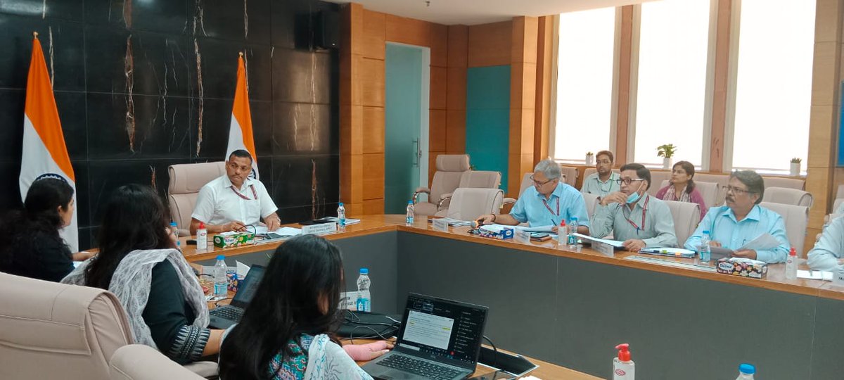 investindia's tweet photo. .@investindia's Project Monitoring Group organised a review meeting of 40 critical infrastructure projects with the @moefcc and @RailMinIndia, under the Chairpersonship of Shri Amrit Lal Meena, Special Secretary, @DPIITGoI.

#InvestIndia #InvestInIndia #EODB https://t.co/ugVtPW7k2v
