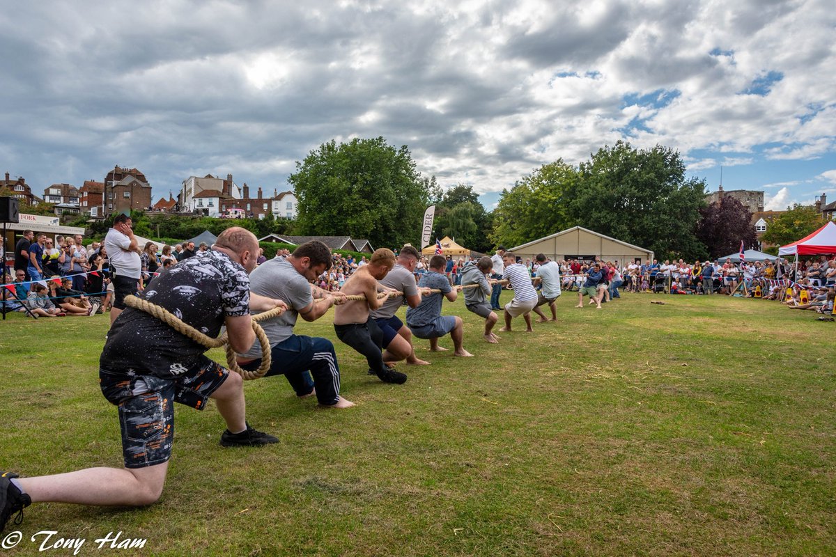 Need some Monday Motivation? Our Tug Of War event is almost here! 
Grab a team together and show off your muscles at this year's festival to try and take home the title! 
Do you have what it takes?
We're accepting last-minute entries - head to ryefestivalofthesea.co.uk/whats-on/tug-o…
📸Tony Ham