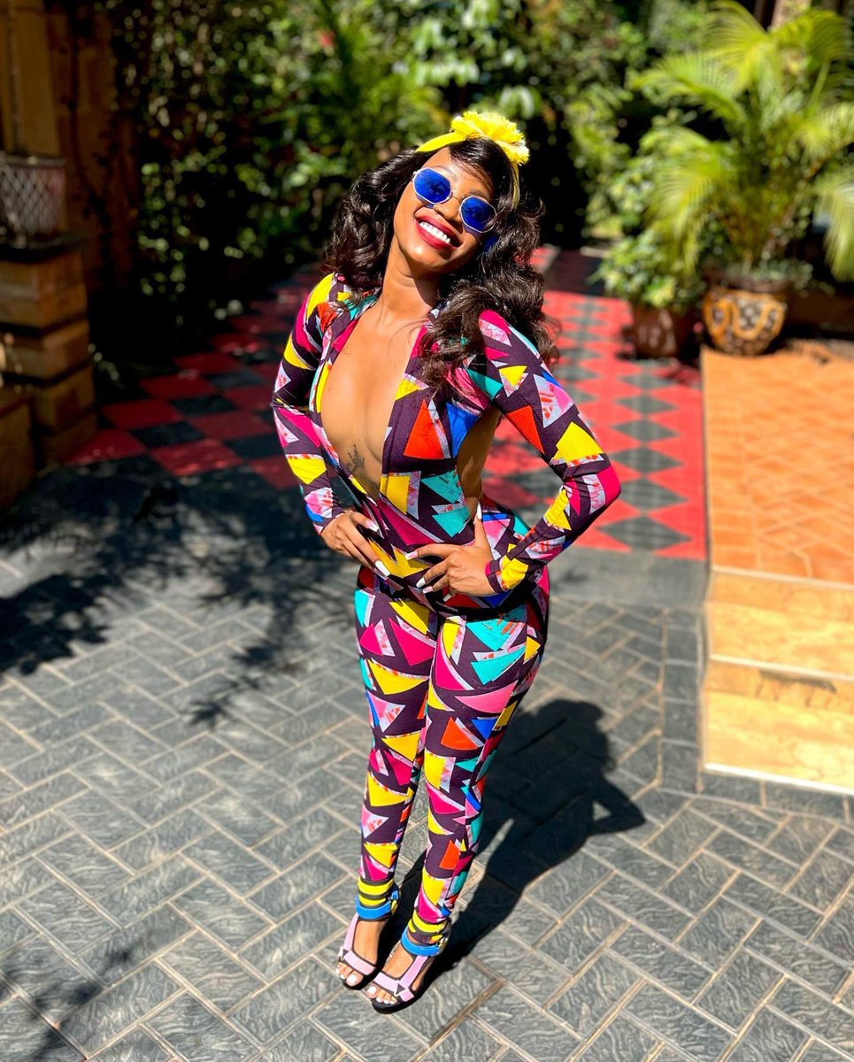 Sheebaholics, Quiz time… 😂

Are you familiar with this outfit? If yes , Drop the details down.