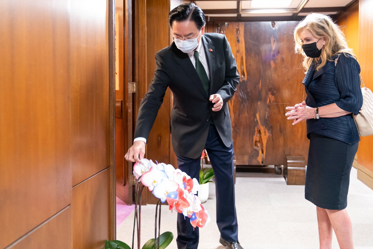 MarshaBlackburn's tweet photo. .@MOFA_Taiwan and I are both committed to strengthening bilateral ties between the United States and Taiwan. 
 
In Congress, I am helping to lead the effort to increase military support to Taiwan and strengthen security for Pacific Island nations. https://t.co/K5j94lrP3g