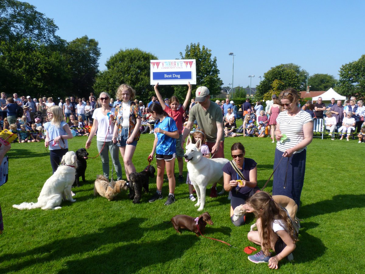 TrinityGala's tweet photo. 2 days to go until @TrinityGala 2022!! Are you bringing your 'best dog' to the fun dog show? Register your pooches from 12.30 at Lomond Park and bring dogs to the park by 15.15.

@WardieChurch @LomondParkTC @TrinityCCouncil https://t.co/RyyvJOcZ9F