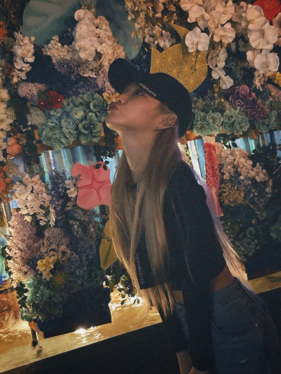 chunghazone's tweet photo. 💐 https://t.co/zaGxZgPCbM