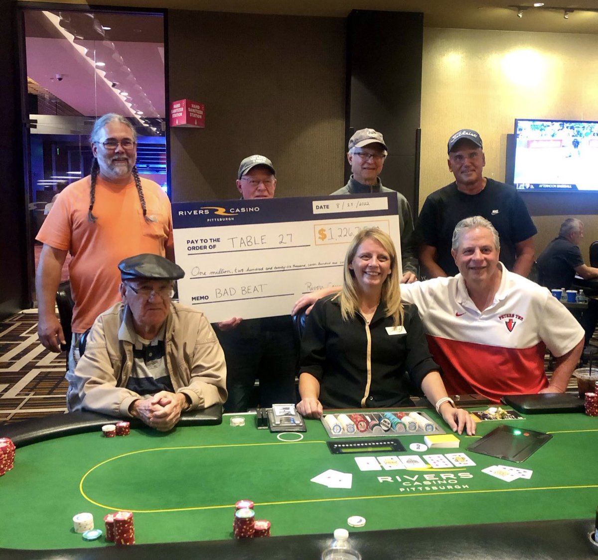 darrenrovell's tweet photo. Yesterday, the LOSER of hand at BetRivers in Pittsburgh triggered the $1.2M progressive Bad Beat Payout. 

Benjamin Flanagan had a hand of four aces, but was beaten by a royal flush. 

Flanagan got 40% of prize, while man with the royal flush got 30%. Others at table split rest. https://t.co/gBXtIGo4BY