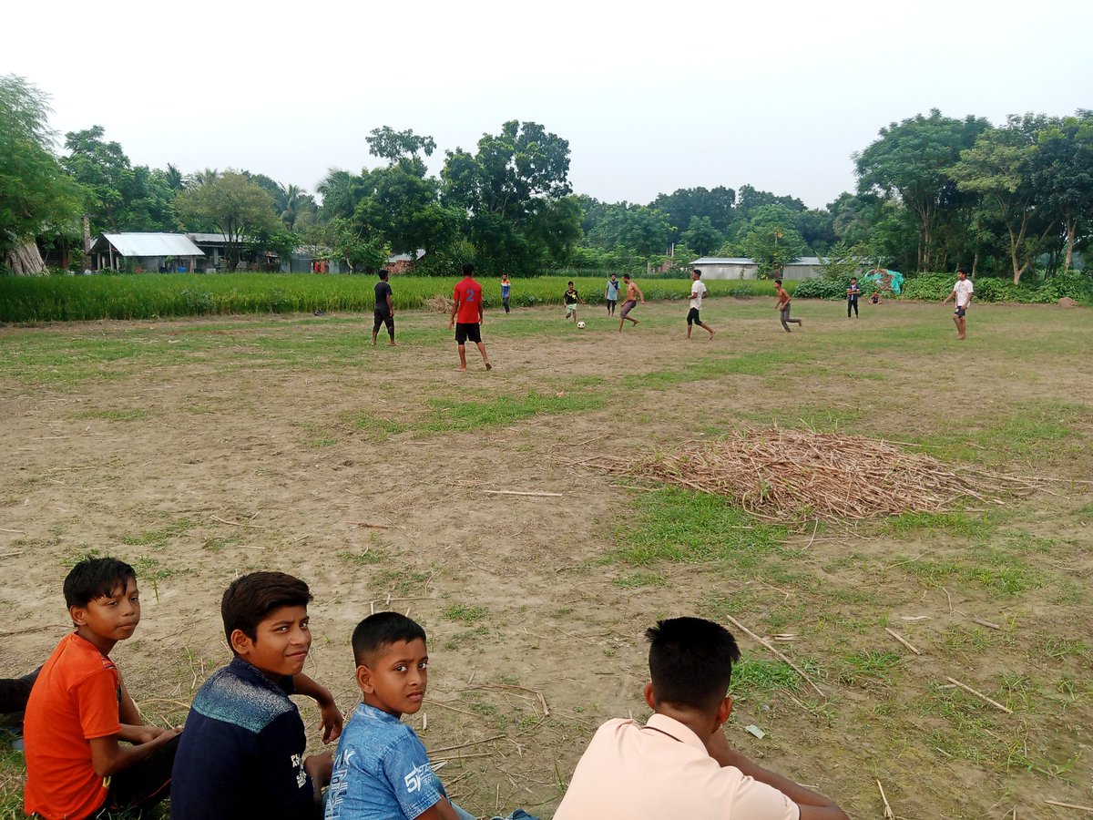 ChenchalM's tweet photo. Let the younger brothers play football this afternoon https://t.co/Y6ISUJ6Q9w