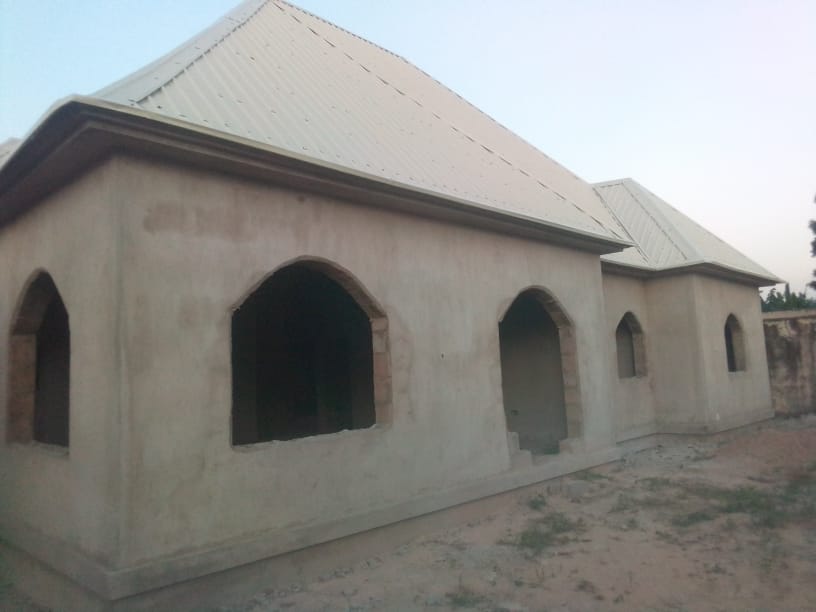TrackaNG's tweet photo. We tracked the construction of block of flats in Yamaltu emirate palace, Dadin Kowa, Yamaltu/Deba Gombe State, 

During the team visit to the community, we reported that work is ongoing at the project site. https://t.co/rrd0E6u6fC