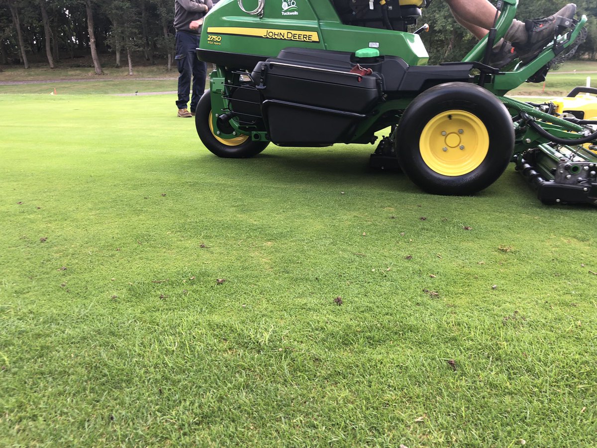 Jamie_Tuckwells's tweet photo. Another demo completed today to round off a week of catch up. The 2750E greens mower is out for the next week being put through it’s paces. . @JohnDeere @TuckwellGroup https://t.co/x1OnHaoQ42