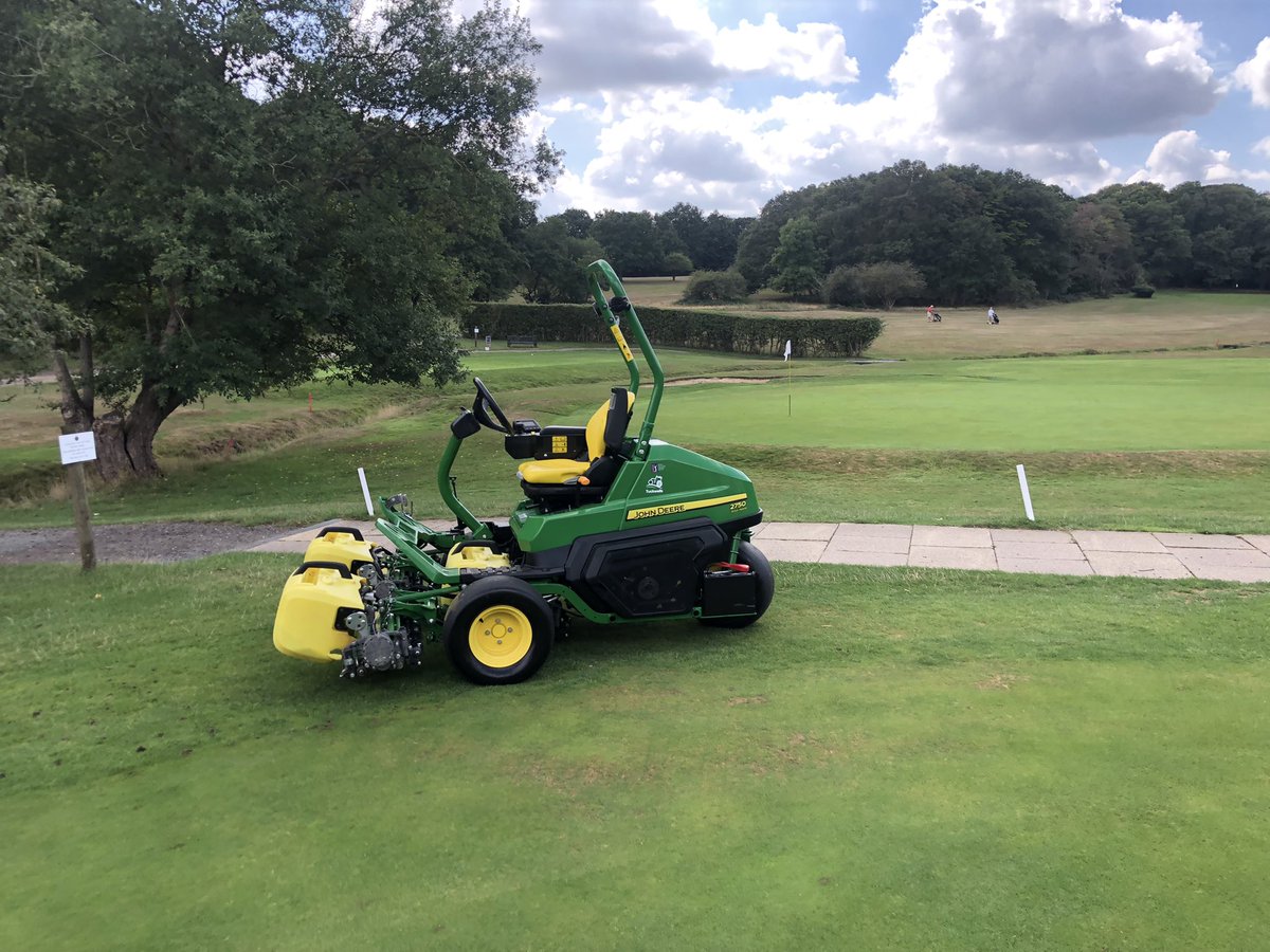 Jamie_Tuckwells's tweet photo. Another demo completed today to round off a week of catch up. The 2750E greens mower is out for the next week being put through it’s paces. . @JohnDeere @TuckwellGroup https://t.co/x1OnHaoQ42