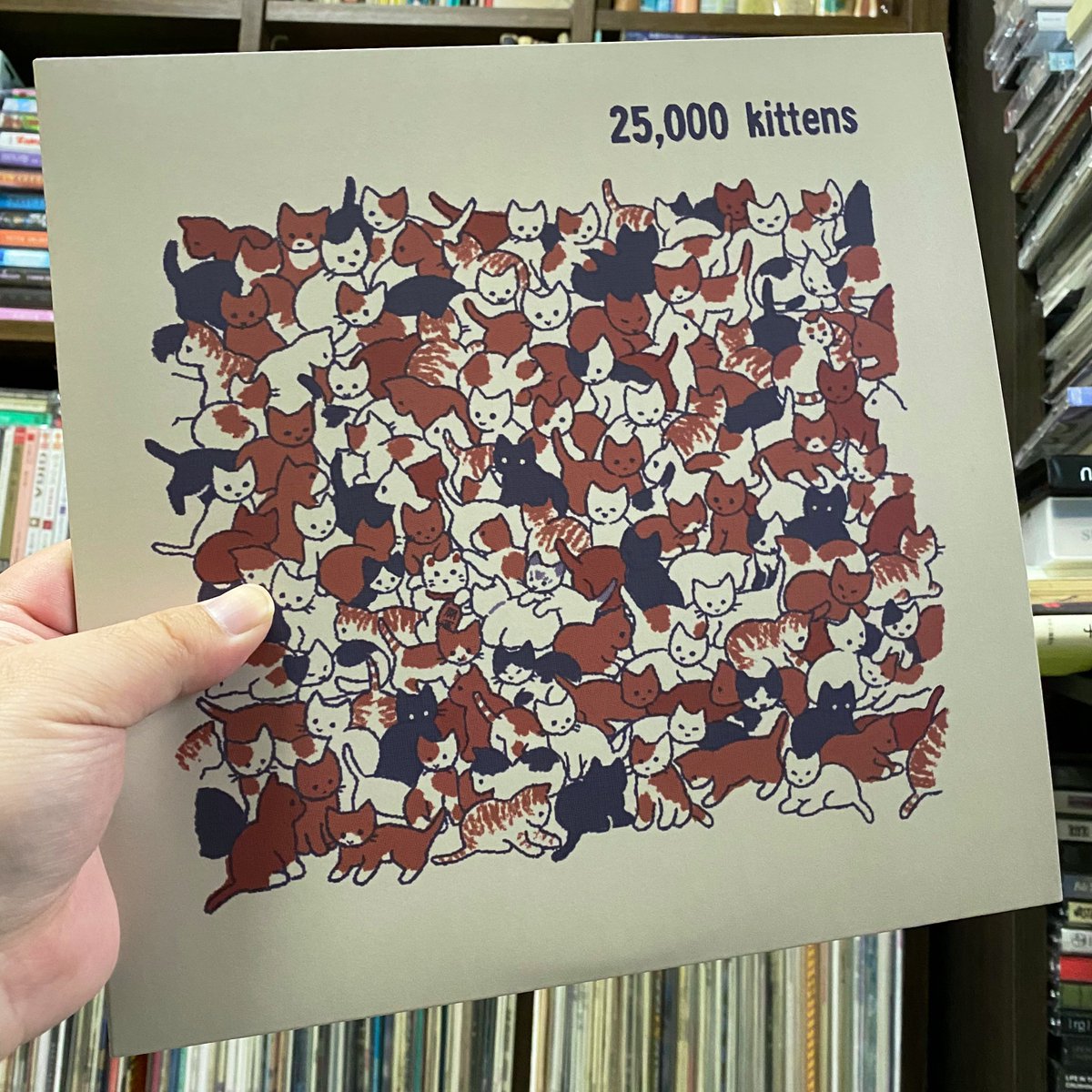 telepath_yukari's tweet photo. 私がディスクユニオンで運営する音楽レーベル、Sad Discoから10インチ・レコード再発されたテン年代国産アンビエント/ドローンのマスターピース、25,000 kittensが無事発売されました。挙ってお求めください。

25, 000 Kittens
『25, 000 Kittens』(10")

https://t.co/DCfgign9K4 https://t.co/4Zqp8DL3DV