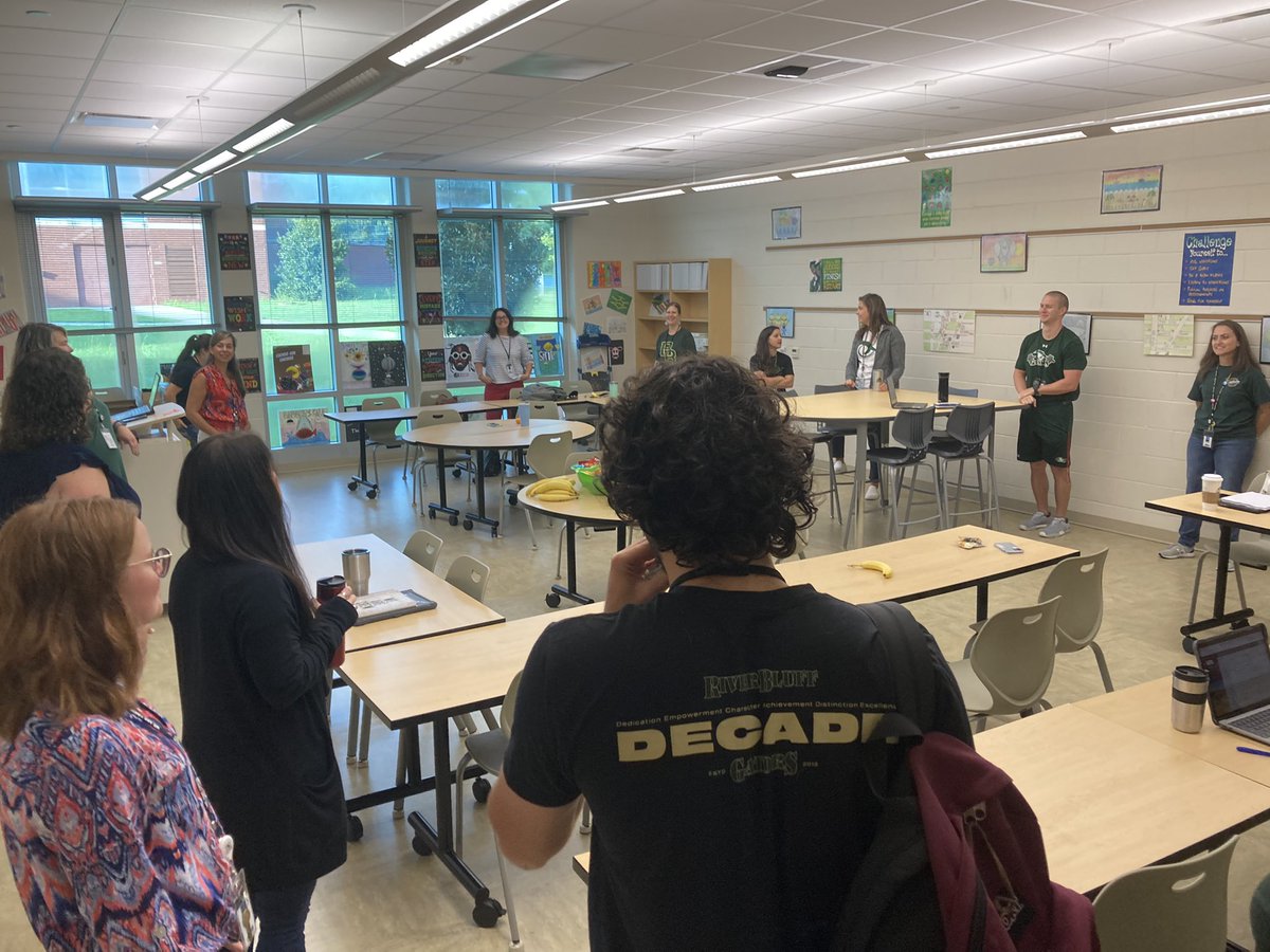 tarablack811's tweet photo. Peer Ambassadors @RBGators circling up before school with teachers and school counselors who joined our faculty this year @ELeducation #gatorfamily https://t.co/kJOFOWdKcE