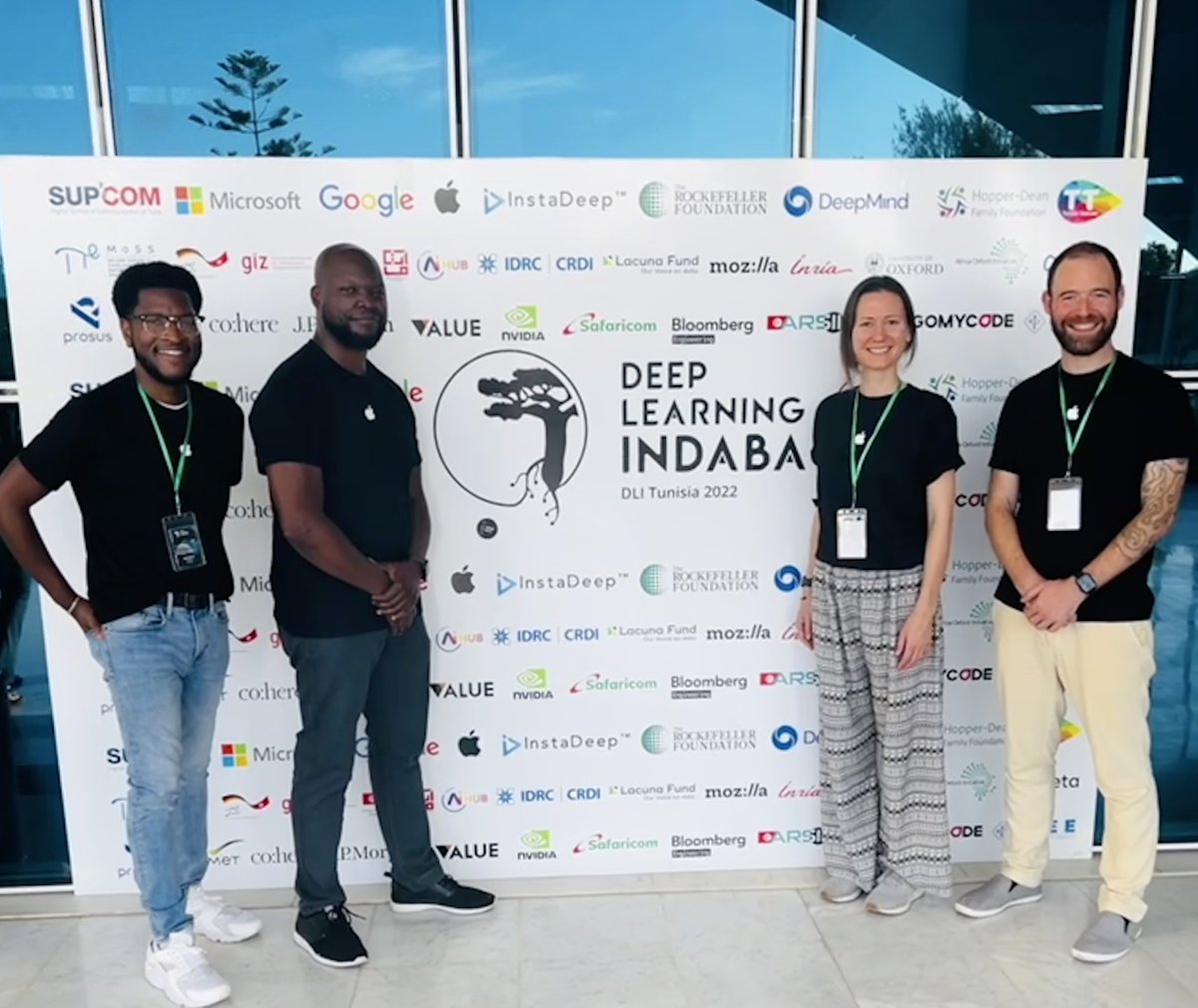 liziottens's tweet image. So thrilled to return to the Deep Learning Indaba and give a talk on Machine Learning Research at Apple! It’s wonderful to connect with so many women and men in machine learning at the largest gathering in Africa.
#WiML #DLIndaba2022 #machinelearning #Apple