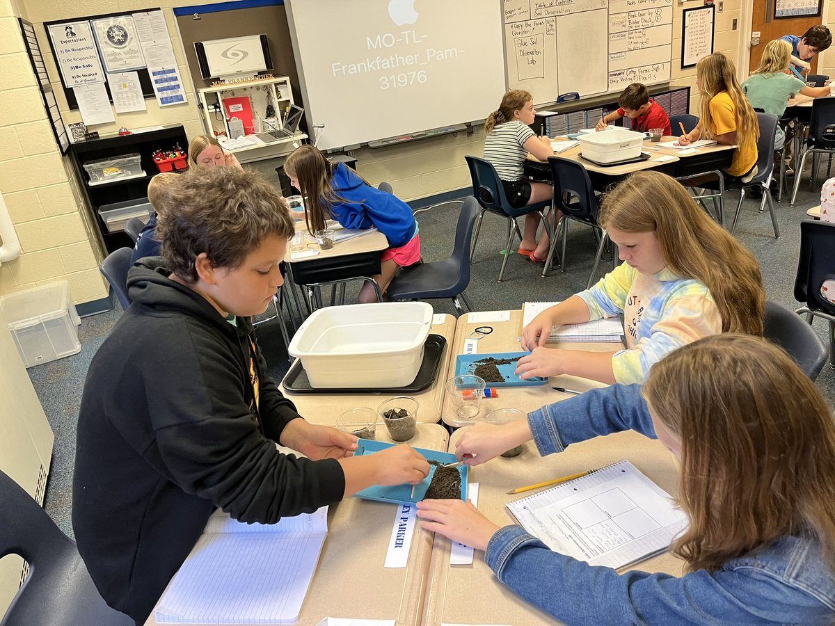 StarGenerals's tweet photo. In our first science investigation we are observing different soil types! 🪱🪴#earthscience #CollaborationCommunication #LearnersMindset https://t.co/jEDvNm2Jj3