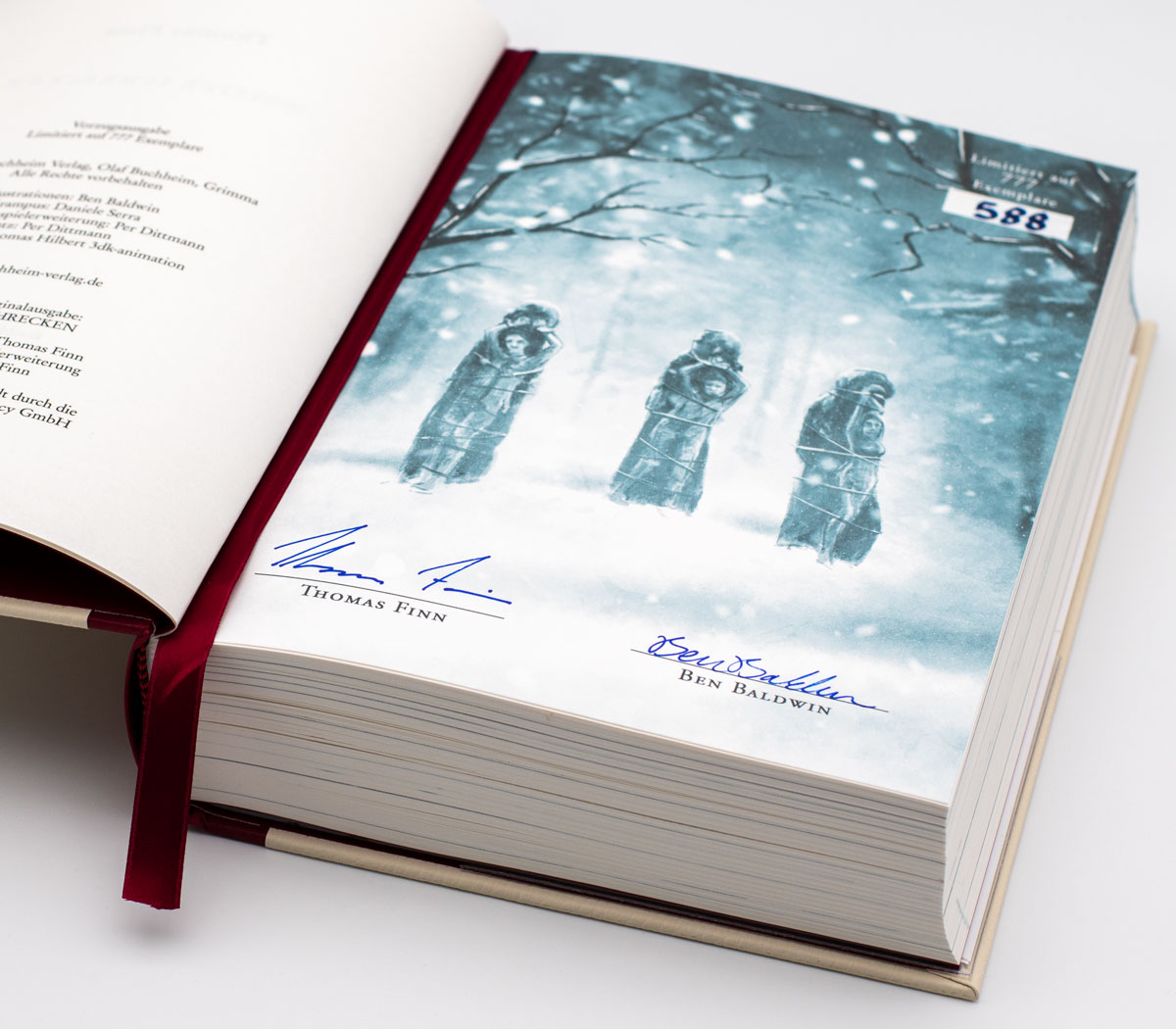 BuchheimVerlag's tweet photo. +++ Jetzt verfügbar: WEISSER SCHRECKEN von Thomas Finn +++
Die Vorzugsausgabe zum zwölfjährigen Jubiläum von WEISSER SCHRECKEN, neu lektoriert und um ein Rollenspiel erweitert 😍
AB SOFOR verfügbar:
https://t.co/Lhkgsda5Uu
#buchheimverlag
#weisserschrecken
#thomasfinn https://t.co/IR6hJ4paXp