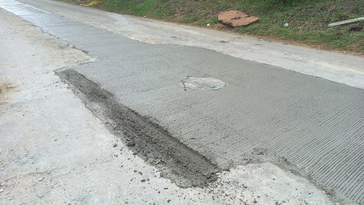 Loo_Rod's tweet photo. @heraldodetab @TabascoHoyTV @Gobierno_Tab @SSPCTabasco @SCT_Tabasco @semovitabasco  Colonos de Sabina pide apoyo para salvaguardar las obras que se están realizando en la colonia. https://t.co/PRtl9LT0Jn