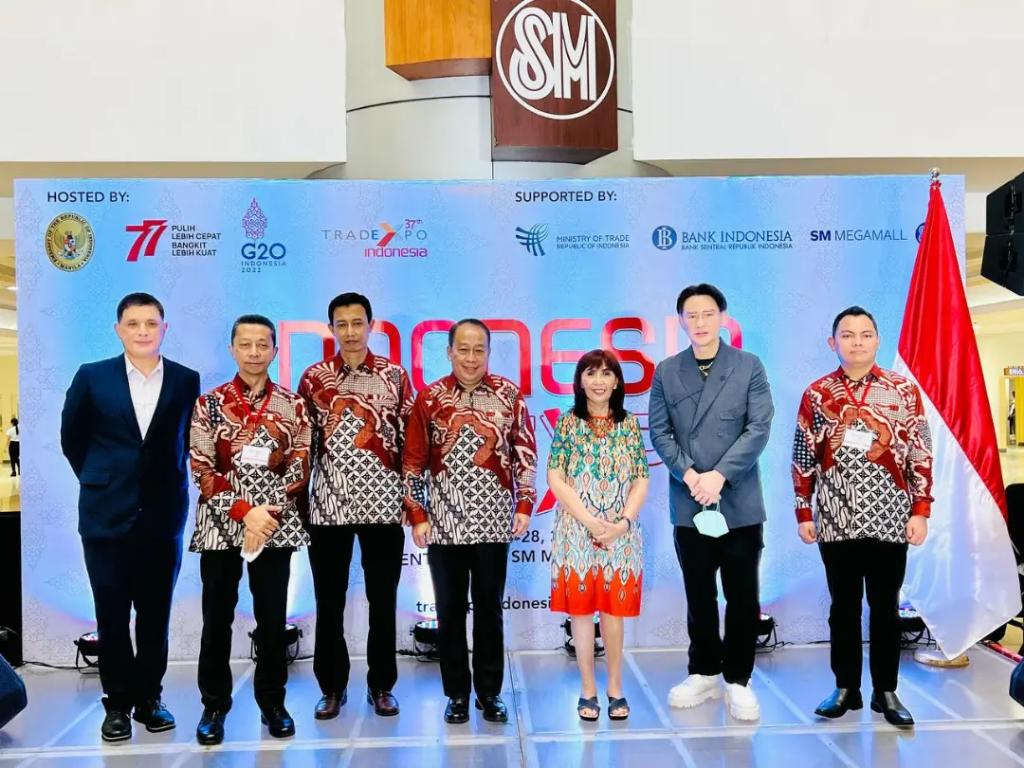 smmegamall's tweet photo. Spot your Indonesian favorites with a contemporary twist at the Indonesia Expo, Event Center, Mega A until August 28! As we celebrate the 77th Indonesia Independence Day, support their international and local products #OnlyAtMega! 🇮🇩 https://t.co/HrJBfjsQU1