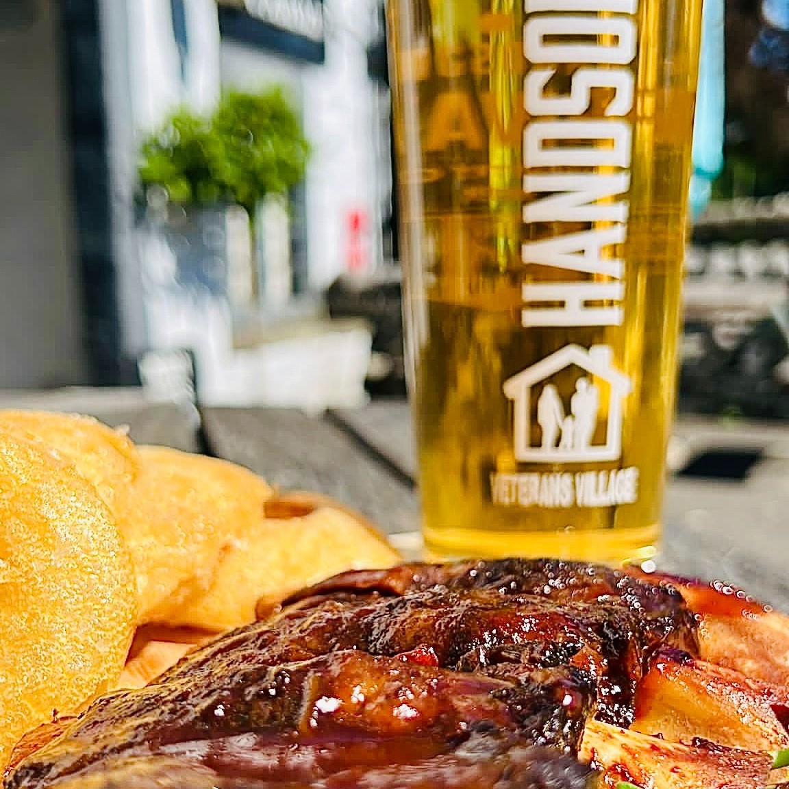 Our Bank Holiday weekend #perfectpint is Handsome Osprey...just £3.50 👍🍺 and slipping down very nicely alongside our Sticky Beef Ribs weekend special #fingerlickinggood #realale #CAMRA #countrypub #ingletonwaterfalls #yorkshiredales #beef #lakedistrictfarmers