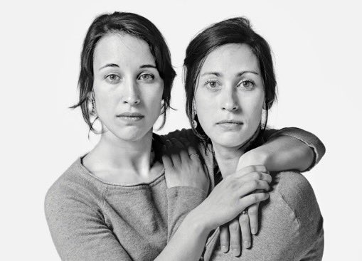OllyMann's tweet photo. Could your doppelgänger share genes with you - even if (like these people in Francois Brunelle's photo series) you are completely unrelated? @Abdultahhan @leafarbuthnot &amp; @JuliaRoseOD join me to discuss in this week's @WeekUnwrapped!
🎧👉https://t.co/AgitkrUPEw https://t.co/ZadGBoiM11