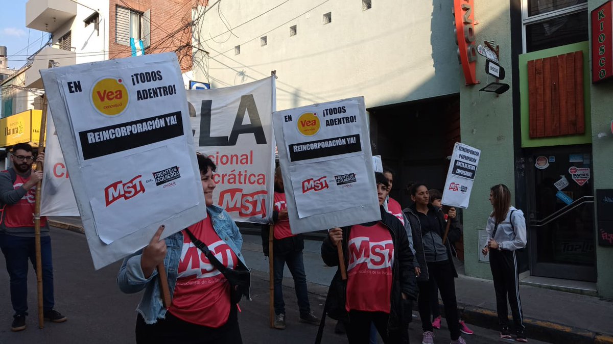 MST_EntreRios's tweet photo. Si Vea no puede reincorporar a los despedidos, se vuelve urgente la expropiación del supermercado, quedando en control de los trabajadores.

#EnVeaTodosAdentro https://t.co/Vaa74DRvkq