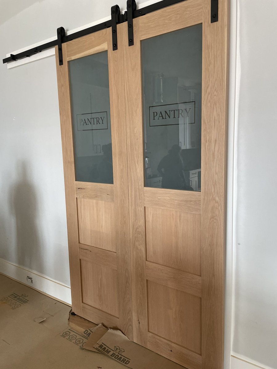 FDesignxo's tweet image. These doors turned out amazing #barndoors #Farmhouse #FarmhouseDecor #woodworking #newhome #amazing