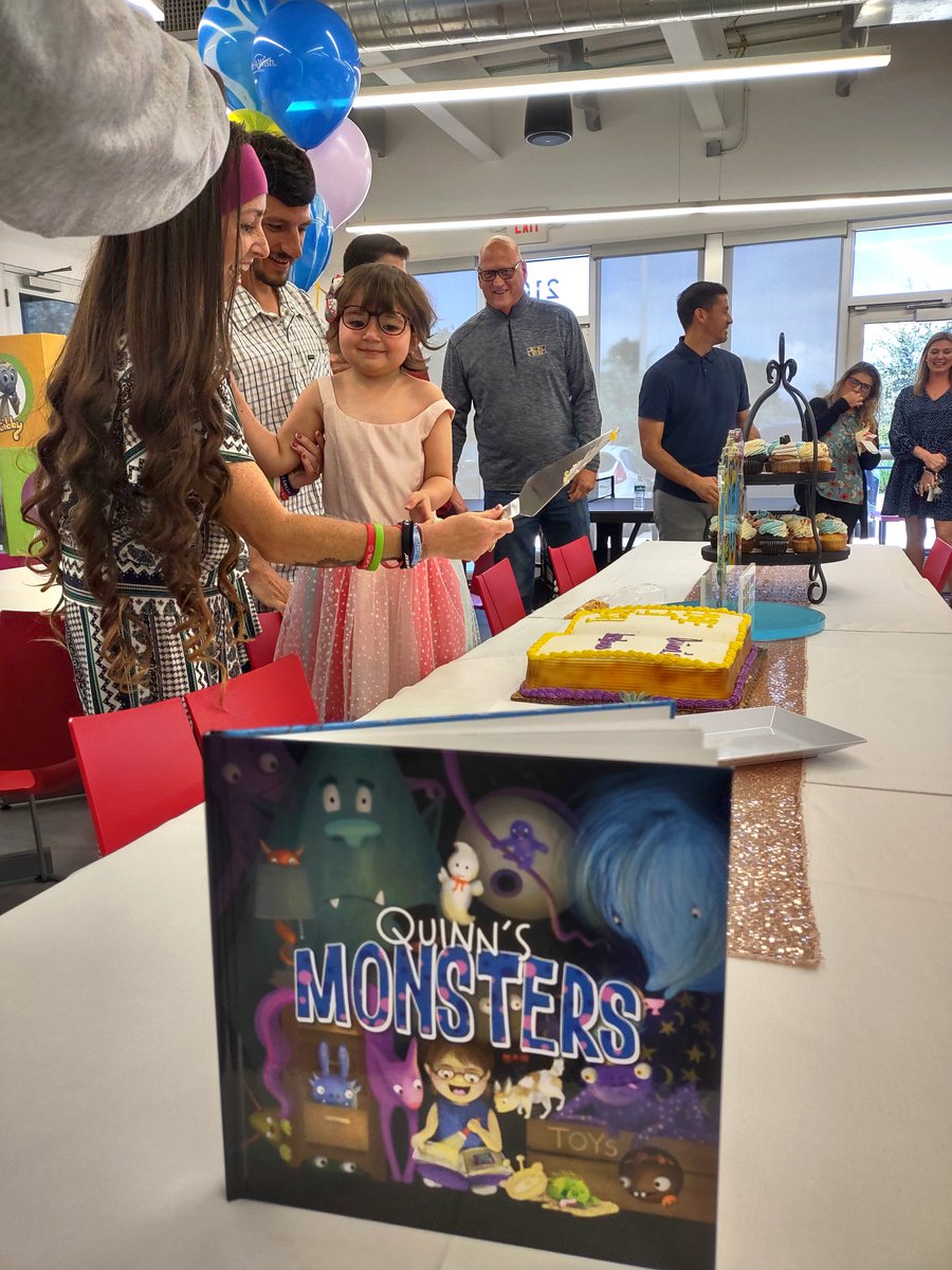 superfredd's tweet image. Over a year ago, @makeawishsfla asked for help making a special book for a special little girl with Leukemia. I knew I couldn’t do it alone. Thanks to all of you who played a part in this, including many artists and writers I’ve never gotten to meet. You’re all heroes in my book.