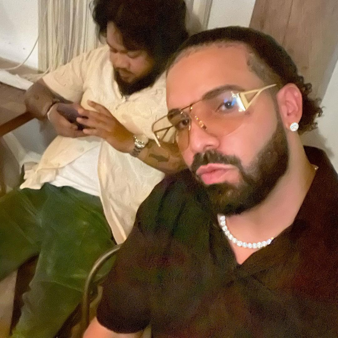 XXL's tweet photo. Drake shows off his new hairstyle 👀 https://t.co/8w1GHgajja