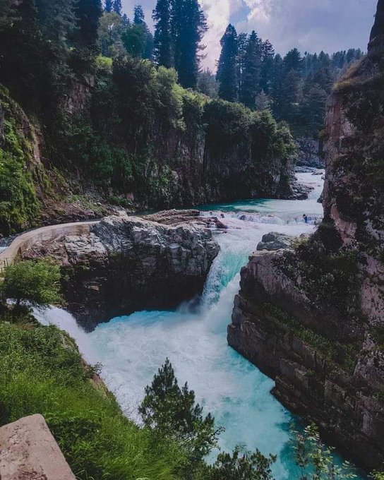 Adil124789's tweet photo. Aharbal Waterfall Kashmir.

#Aharbal #kashmir
#Waterfall #explorekulgam #jktourism #Kulgam https://t.co/aAxYwIDvs5