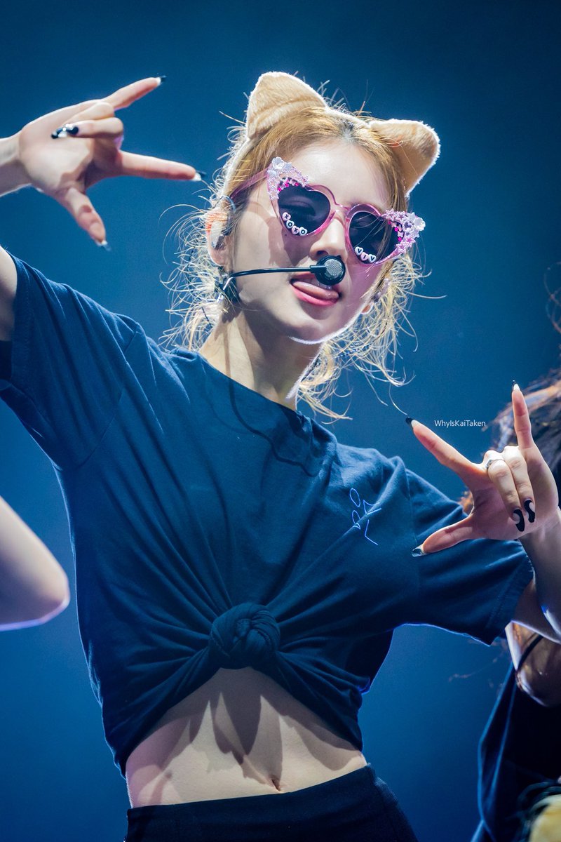 SUB1KITS's tweet photo. [INTEREST CHECK]
LOONAtheworld concert shirt 👀 
Anyone interested?

*Yes, embroidered like the B#RN shirt

#LOONA https://t.co/wM0osllUl9