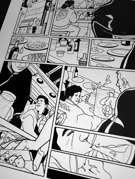 Weekend vibes in these panels🍻 