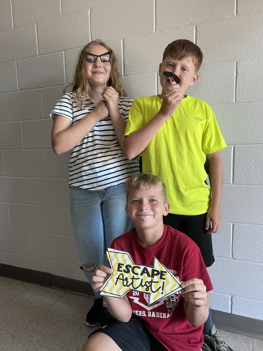 5_6gmc2's tweet photo. #EscapeRoom #MilanC2Schools #6thGrade #ReadingClass https://t.co/kelZHOURaW