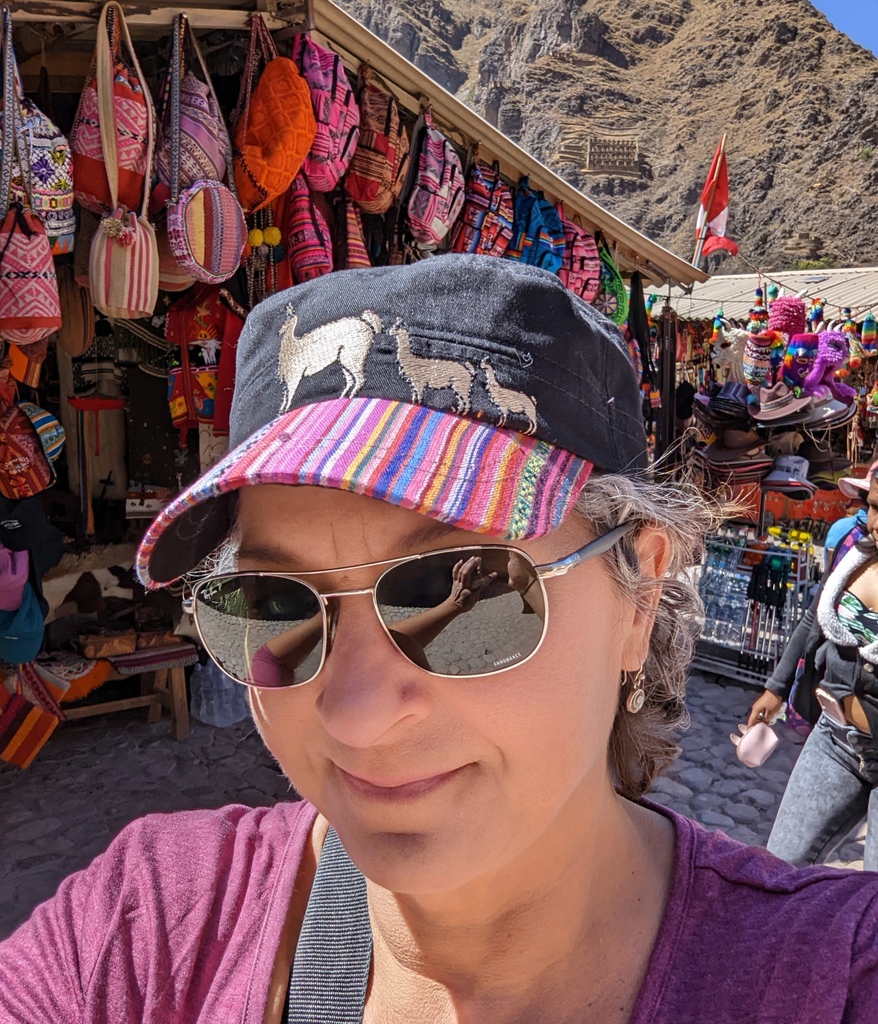 SnowAndCurt's tweet photo. While curt is away... Snow shall play... or SHOP!!! Found the best little market. I am sure glad there is no room in the van, I would have bought it all!
#vanlife #snowandcurt #fulltimetravel
#Peru #PeruVanLife #SouthAmericaVanLife
#PeruTravel https://t.co/nQeBYMIRqC