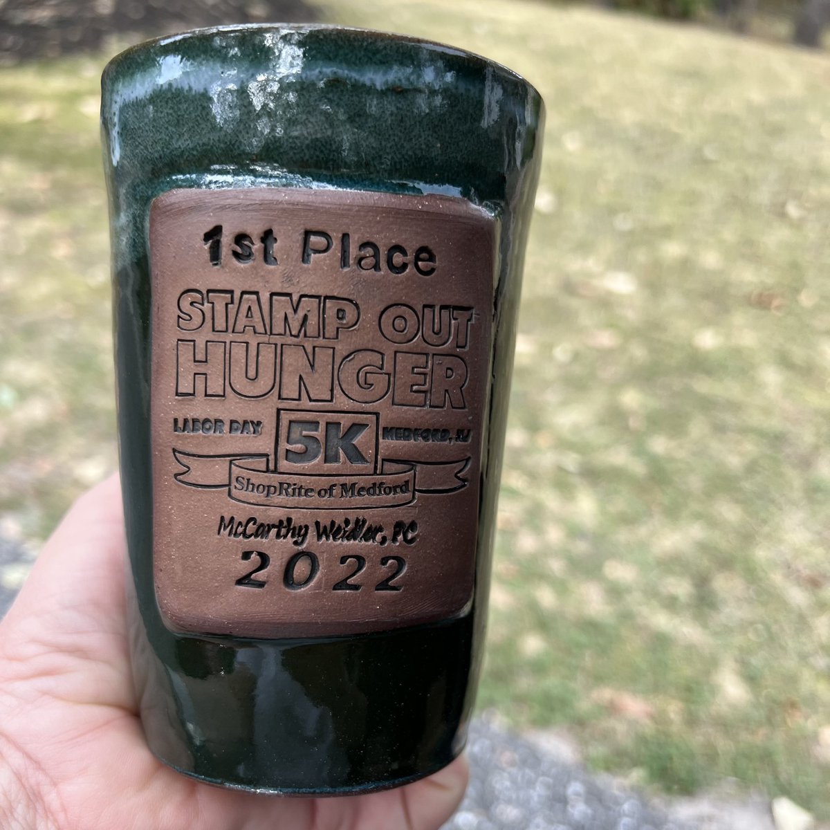 Hunger5K's tweet image. Overall, Age Group &amp;amp; Team winners get exclusive hand-crafted pottery created by Cathie Miranda. 1st, 2nd, 3rd pl winners in ea category go home with this + other prizes. Everyone gets a swag bag and has a chance to win one of our awesome Bib Raffle prizes! bit.ly/3o8d9IN