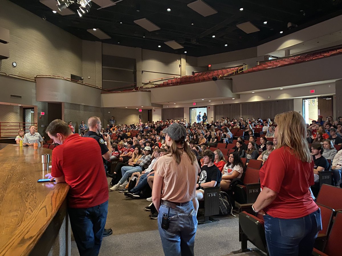 Class meeting with the awesome Class of 2023!  These students are the epitome of what being a Warrior is all about. The resilience that they have shown surviving Covid and making it to their senior year is beyond impressive!  Amazing group of students! ⁦<a href="/FoxC6Schools/">Fox C-6 Schools</a>⁩