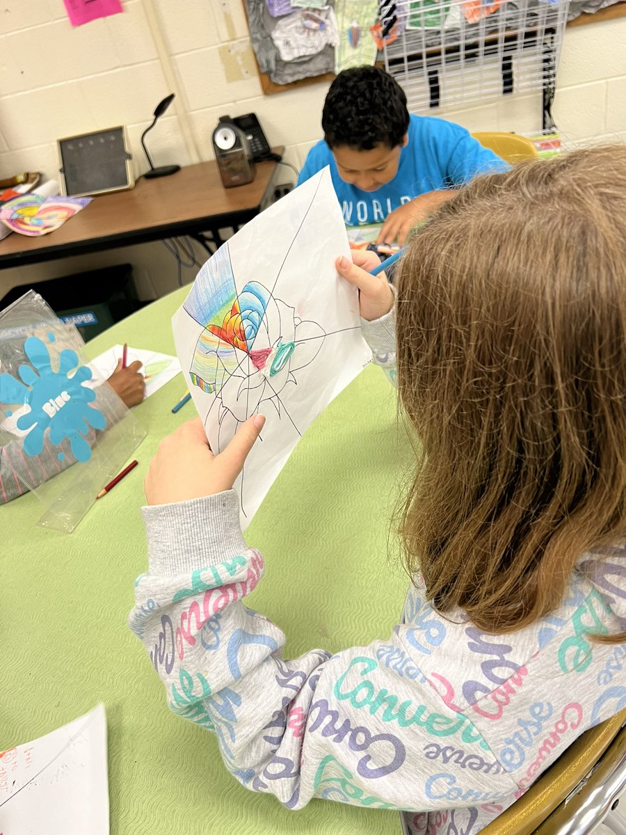 WMESArtists's tweet photo. Practicing shading and identifying where our light source is coming from with 4th grade! #onepack #ourpackisontrack #art #artclass #elementsofart #wolfmeadowelementary https://t.co/bS1ZrkJOdM