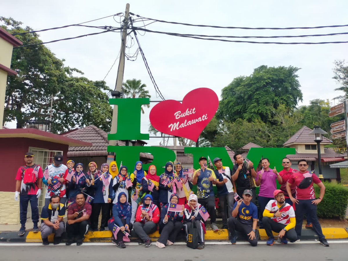 Majlis penghargaan kepada semua petugas Laman Padi MAHA 2022  IADA Barat Laut Selangor. Kita buat juga  Fun Walk  4.5km (5000 langkah) di Bukit Malawati. Kuala Selangor. Tema : MERDEKA
<a href="/rkiandee/">Dr Ronald Kiandee</a> 
<a href="/azman1505/">DATUK AZMAN MAHMOOD</a> 
@mafimalaysia